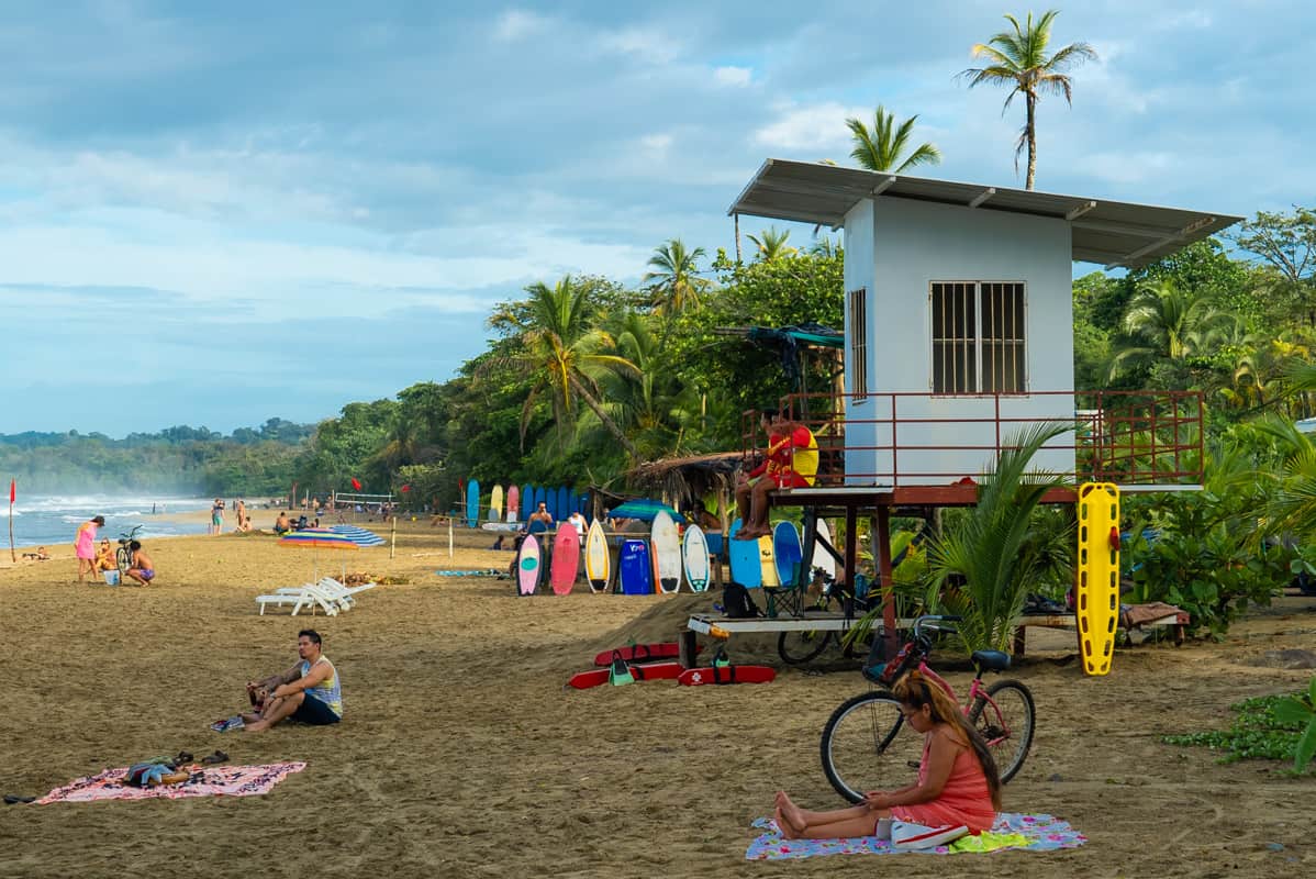 playa-cocles-people